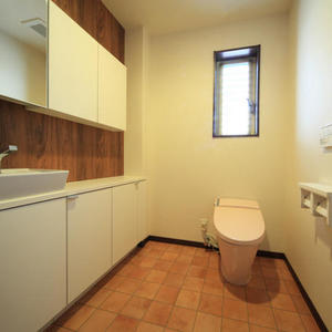 「【葛飾区】トイレリフォーム｜壁位置変更して余裕のあるトイレに」サムネイル